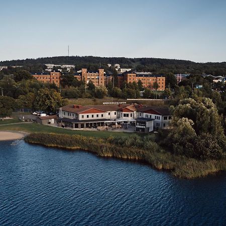 Hasse Pa Sjoekanten Hotell & Restaurang Йёнчёпинг Экстерьер фото