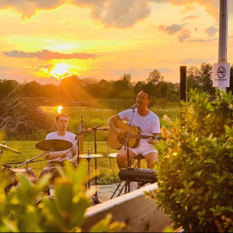 Hasse Pa Sjoekanten Hotell & Restaurang Йёнчёпинг Экстерьер фото