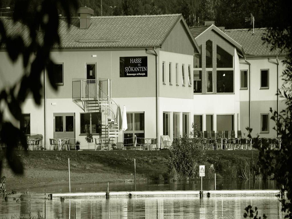 Hasse Pa Sjoekanten Hotell & Restaurang Йёнчёпинг Экстерьер фото